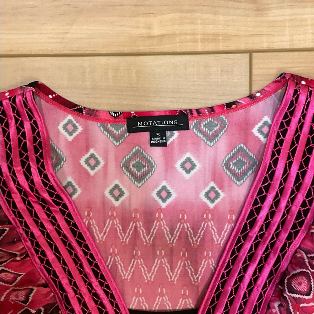 Notations Multicolor Geometric Print Flutter Sleeved Blouse Size Small - Picture 9 of 13